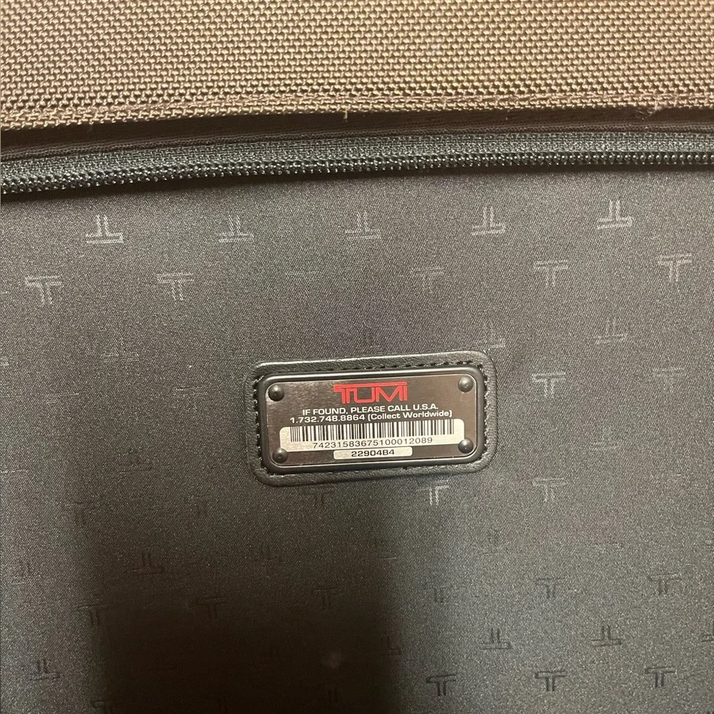 Tumi G4 22904B4 wheeled travel luggage